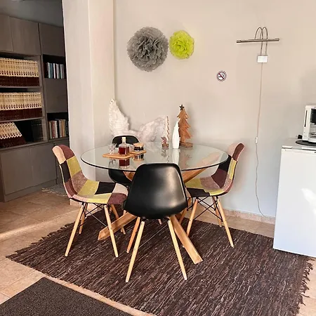 Neoclassical On Ground Floor With A Garden And Private Parking Space بيت ضيافة دراما