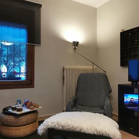بيت ضيافة Neoclassical On Ground Floor With A Garden And Private Parking Space